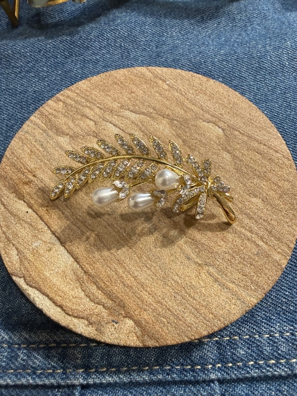 Fashion Goldtone Pearl Leaf Brooch - Elegant Women’s Jewelry
